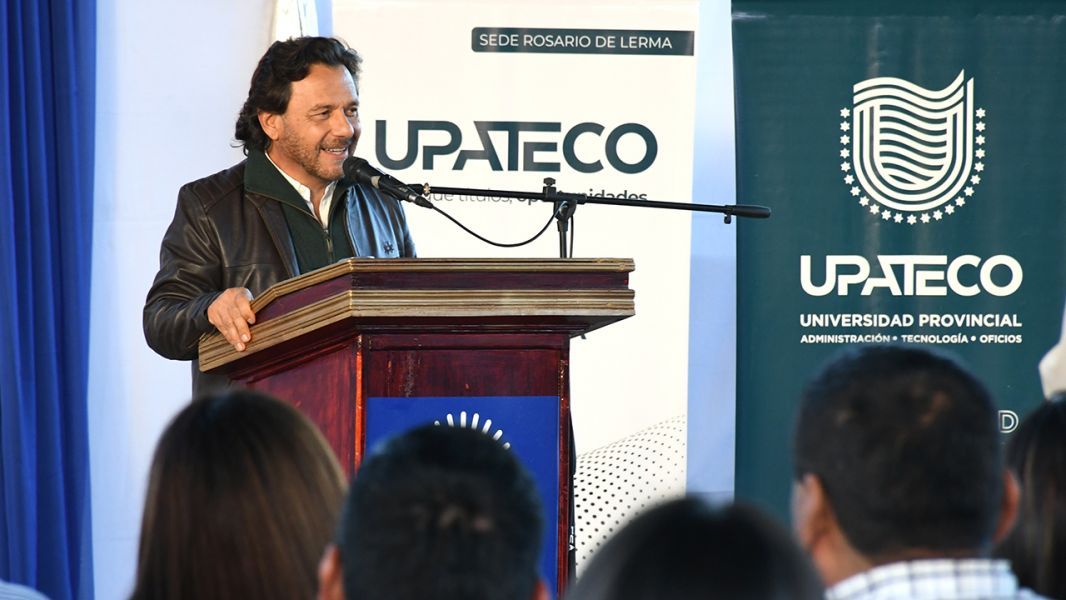 El gobernador durante la inauguración del nuevo ciclo lectivo en UPATECO. Foto: Prensa Gobierno.