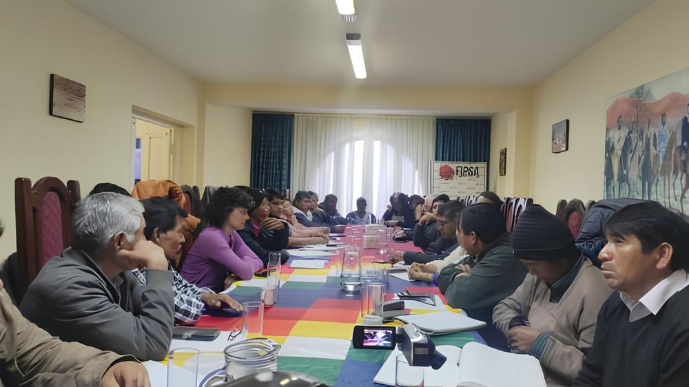 Comunidades Qollamarkacon reunidas en el foro de intendes. Foto: Nuevo Diario